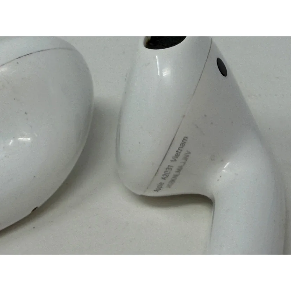 Apple AirPods 2nd Gen A2031 A1602 White with Baseball Stitching Silicone Case. E